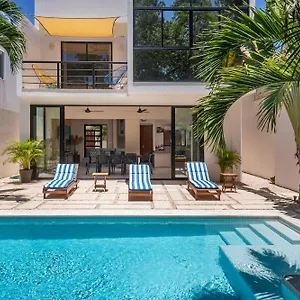 https://wonderful-tropical-home-3br-garden-private-pool.quintano-roohotels.com